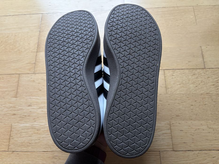 Adidas VI Court Base