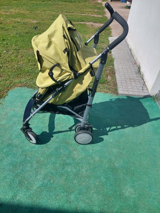 Carrinho de bebé estimado