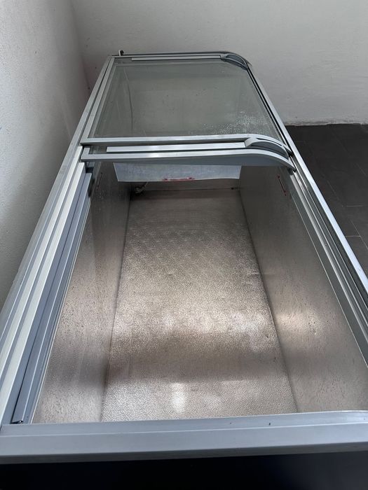 Zamrażarka Aht Paris 210 cm . 700l . witryna mrożnicza