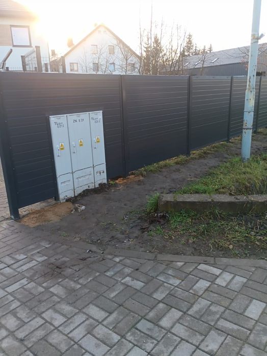 Ogrodzenia panelowe, pełne, bramki i bramy