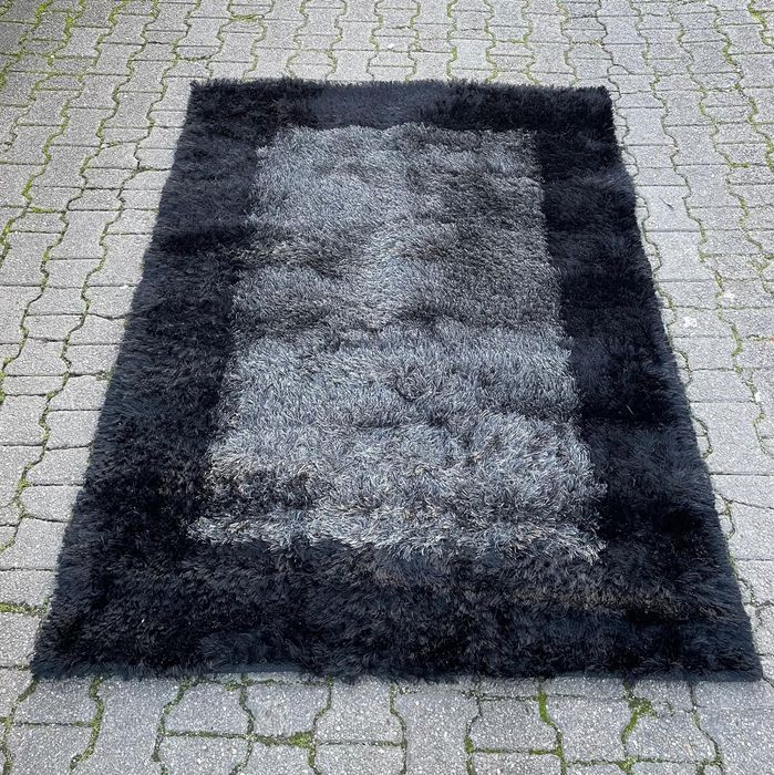 Tapete pêlo alto preto e cinza