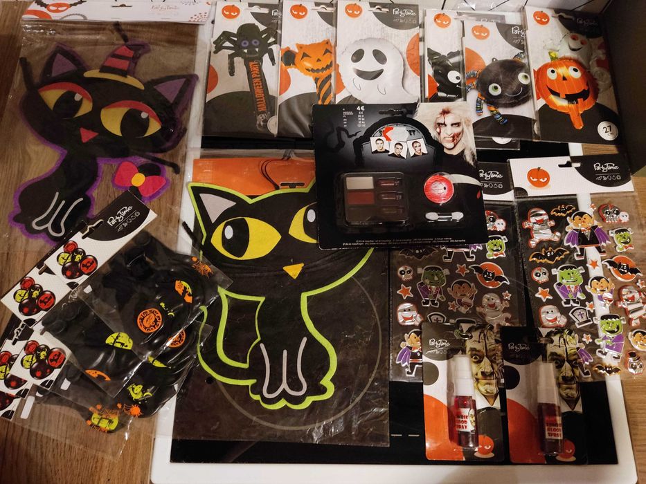 Halloween zestaw ozdób balony dekoracje krew naklejki farbki kot