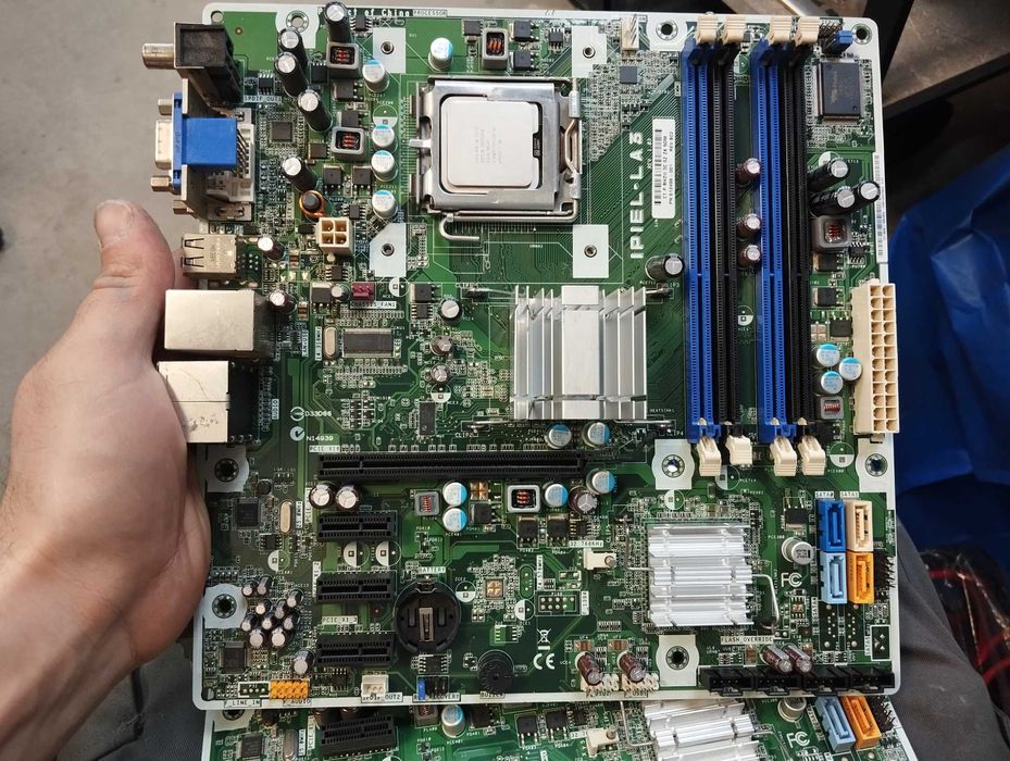 Дві несправні Материнські плати ipiel-la3 , процессори E5700