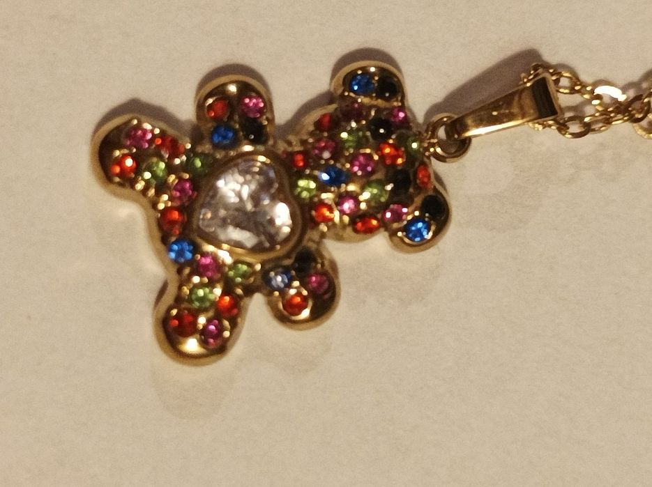 Naszyjnik z kolorowym misiem.