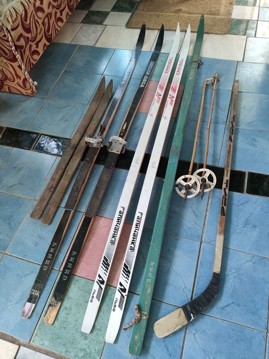 Лыжи советские,лыжи СССР,хоккейная клюшка