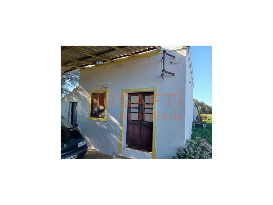 Quinta com Amplo Terreno Agrícola e Projeto de Construção