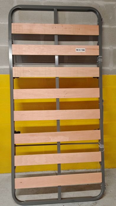 Estrado com pernas de suporte