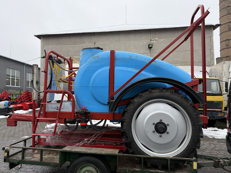 Оприскувач причепний 2000л, 2500л спецтехніка на гідравліці