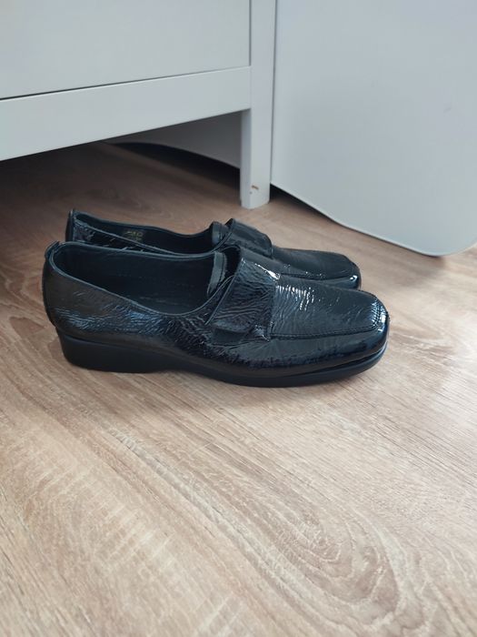 Buty  z lakierki