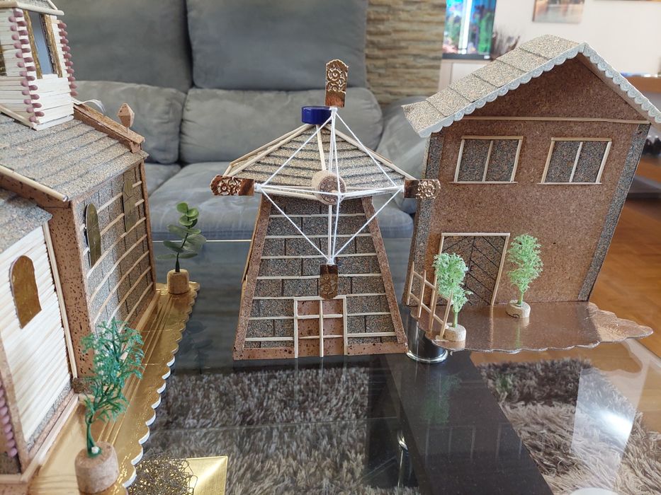 Igreja moinho feitos de cortiça e madeira a mão