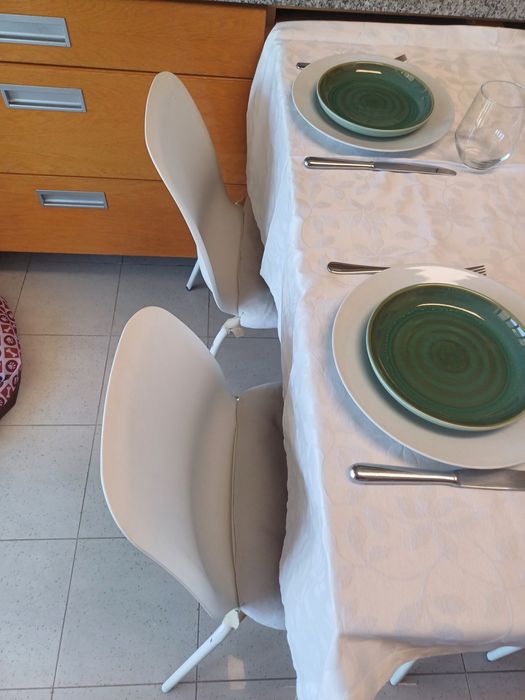 4 Cadeiras brancas IKEA