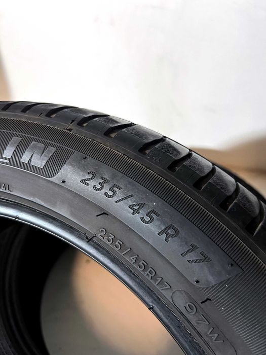 Pneus Michelin Primacy 4 - 235/45/17 - Excelentes
