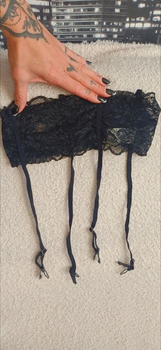 Pas do pończoch czarny