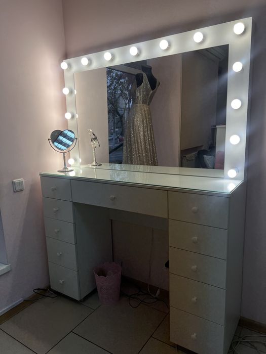 Продам стіл для візажиста, бровіста, майстра зачісок