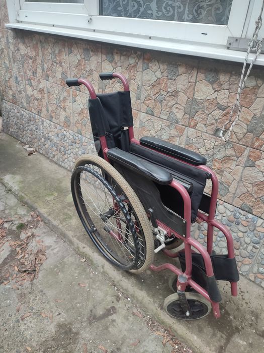 Инвалидные коляски, костыли, ходунки