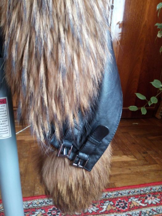 Меховая жилетка з енота