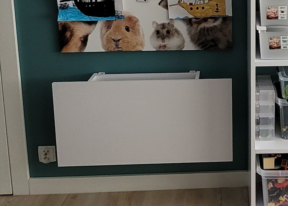 Składane, wiszące biurko w kolorze białym