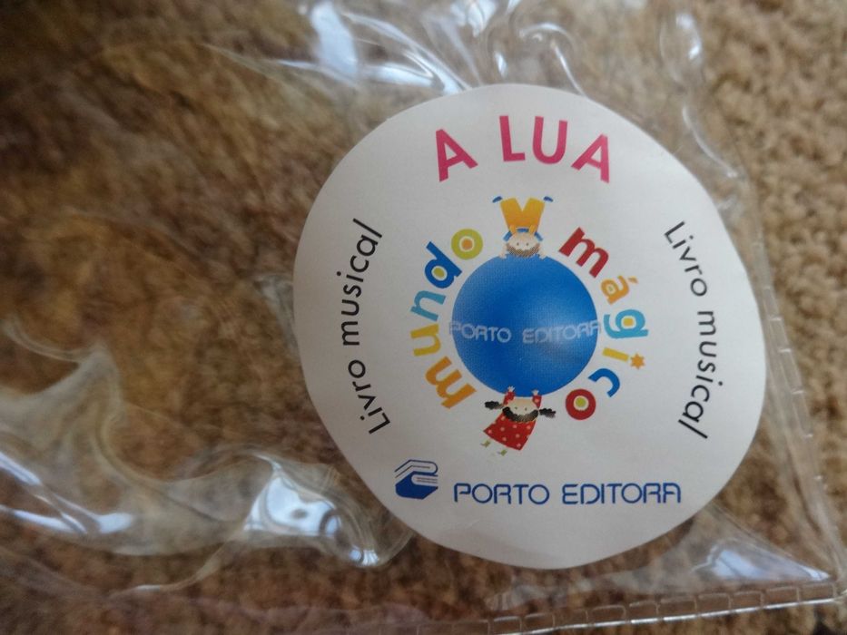 Livro Musical “A Lua” Peluche