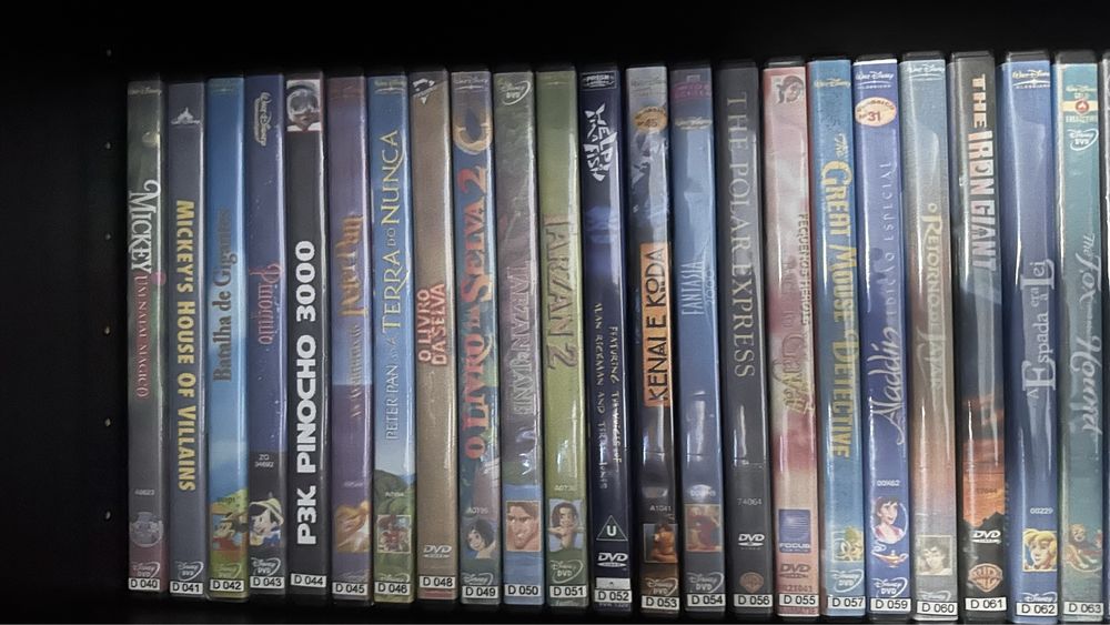 Vendo coleção de dvd’s de desenhos animados e alguns filmes