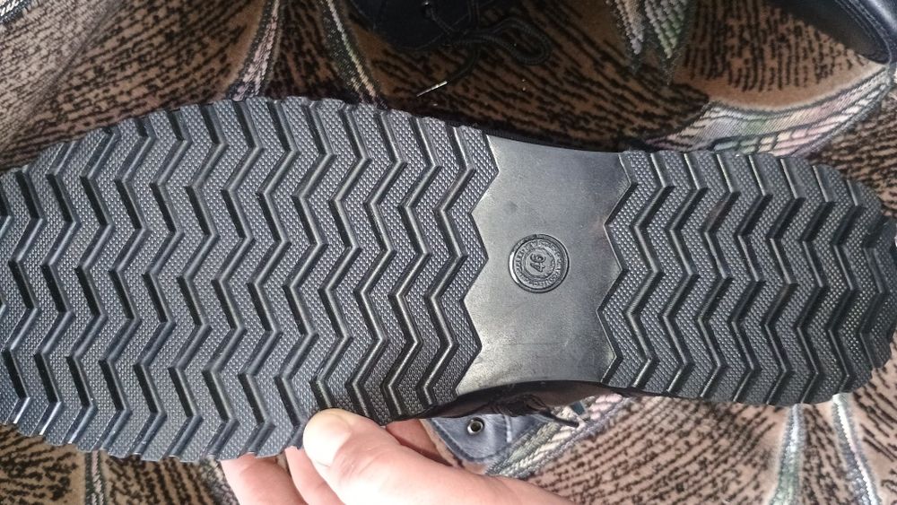 Продам чоловіче зимове взуття