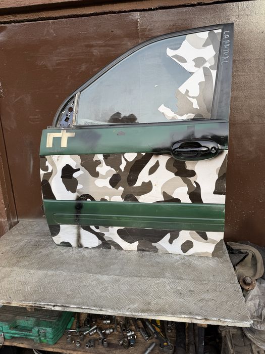 Дверь водителя  карнивал kia carnival 98год