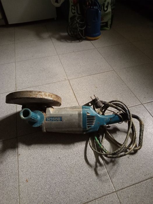 Rebarbadora grande professional Bosch