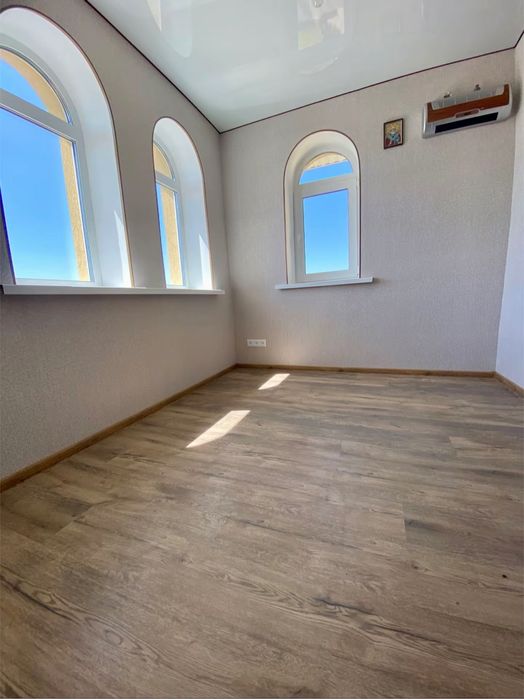 Продаж будинку з терасою, держпрограми - так!