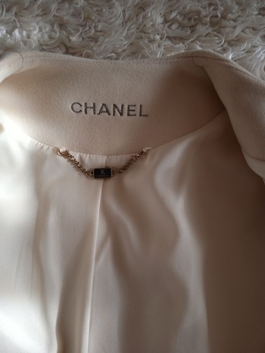 Жіноче пальто молочне