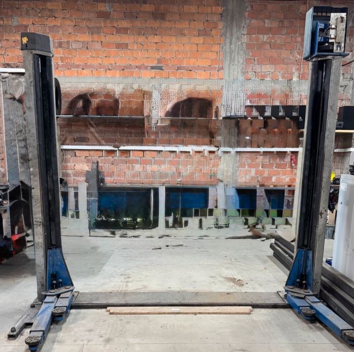 Podnośnik dwukolumnowy śrubowy na ramię Zippo 2500 kg