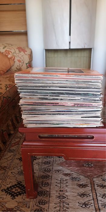 Movel e CDs e cassetes