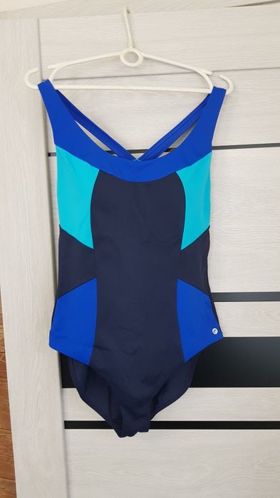 Стильный спортивный купальник спортивний слитный суцiльний совместный