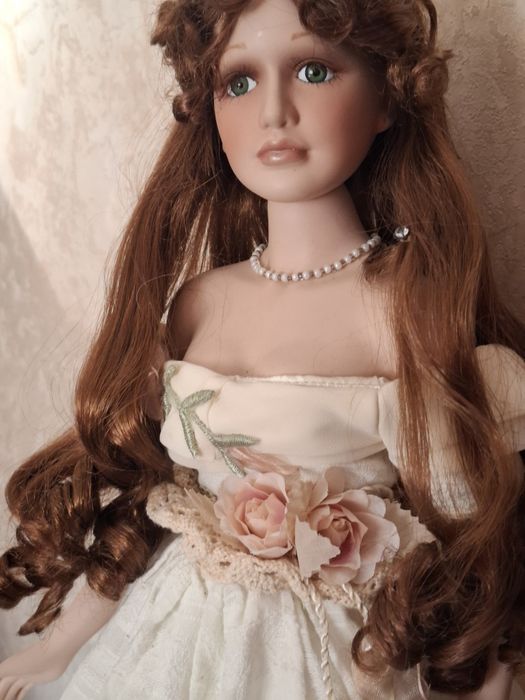 Коллекционная винтажная фарфоровая кукла