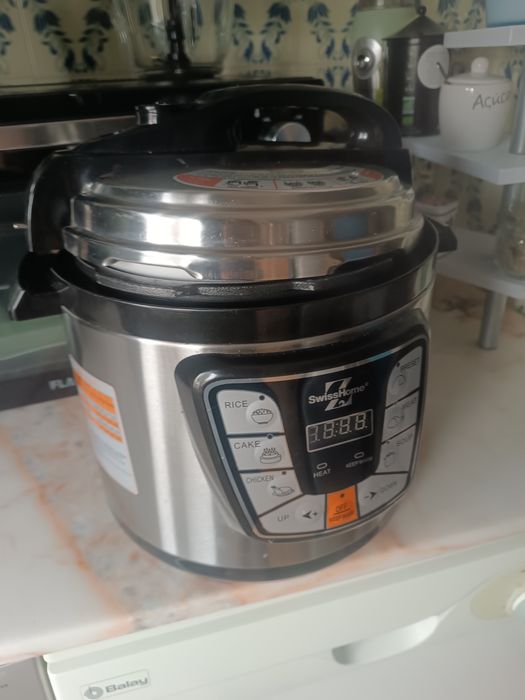 Panela elétrica - praticamente nova