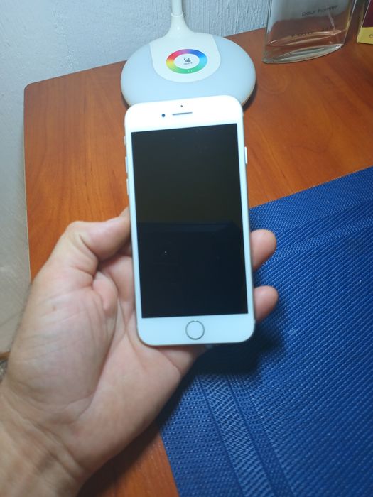 iPhone 8 в отличном состоянии