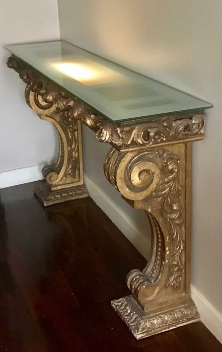 Credência Antiga em Talha Dourada com 3 gavetas.