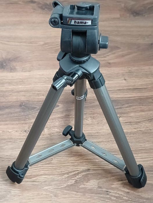 statyw fotograficzny marki Hama.