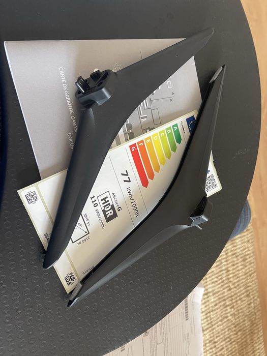 Pés TV Hisense 55 polegadas