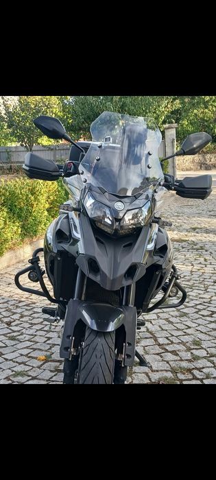 Mota benelli TRK502 de 2025