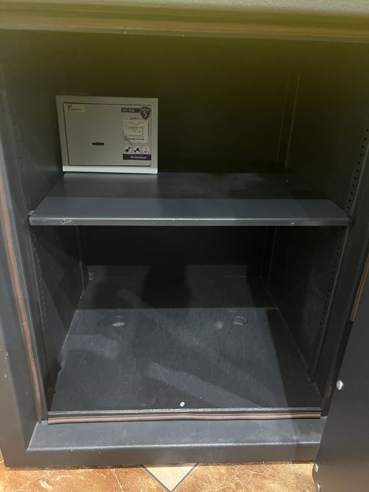 Продам сейф касовий броньований 2 клас опору