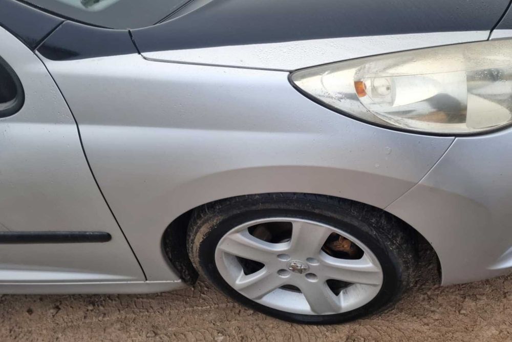 błotnik błotniki prawy lewy Peugeot 207 przedlift/ fl lift