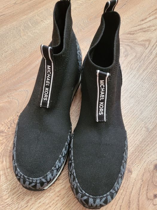 Продаю стильные слипоны Michael Kors