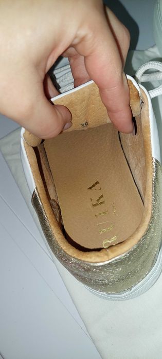 Tenis RUIKA brancos NOVOS 39