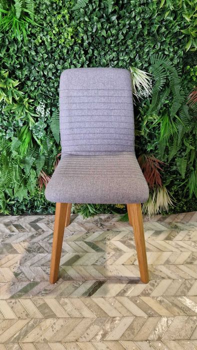 Conjunto de 2 Cadeira Cinzentas Impecáveis