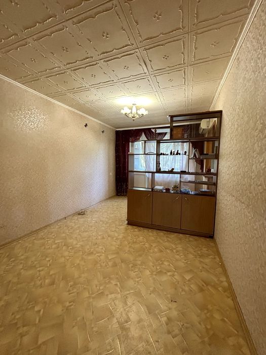 Продам 2к площа Новокодацька жм Червоний Камінь
