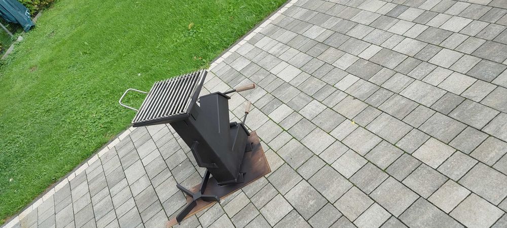 Piec rakietowy. Grill na działke .Ryby .Biwak
