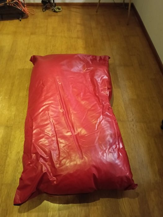 Puff retangular vermelho