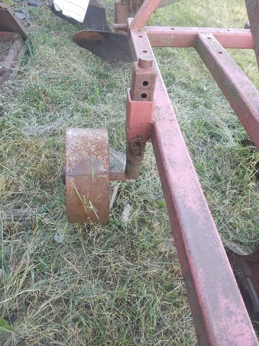 Саморобний трикорпусний плуг типу ПЛН 3-35