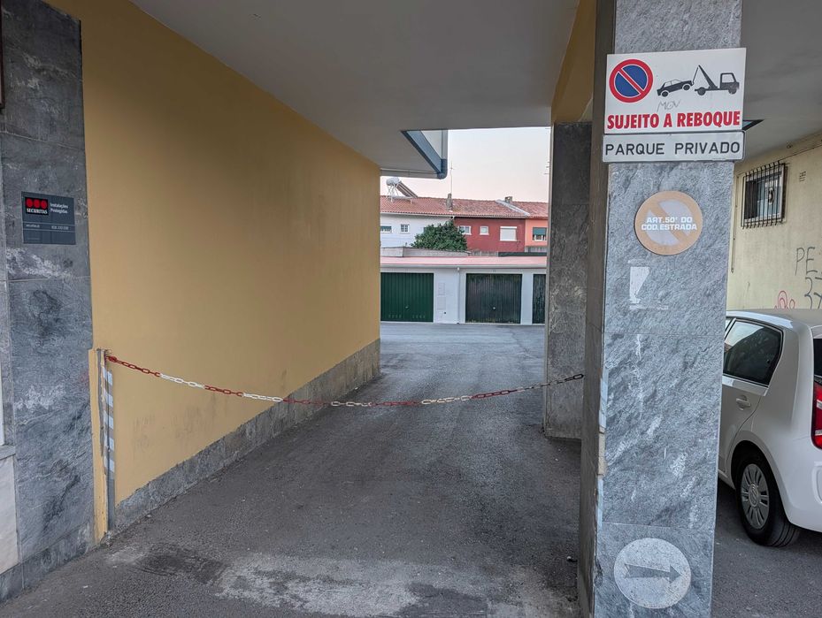 Garagem Box no centro de Mem Martins
