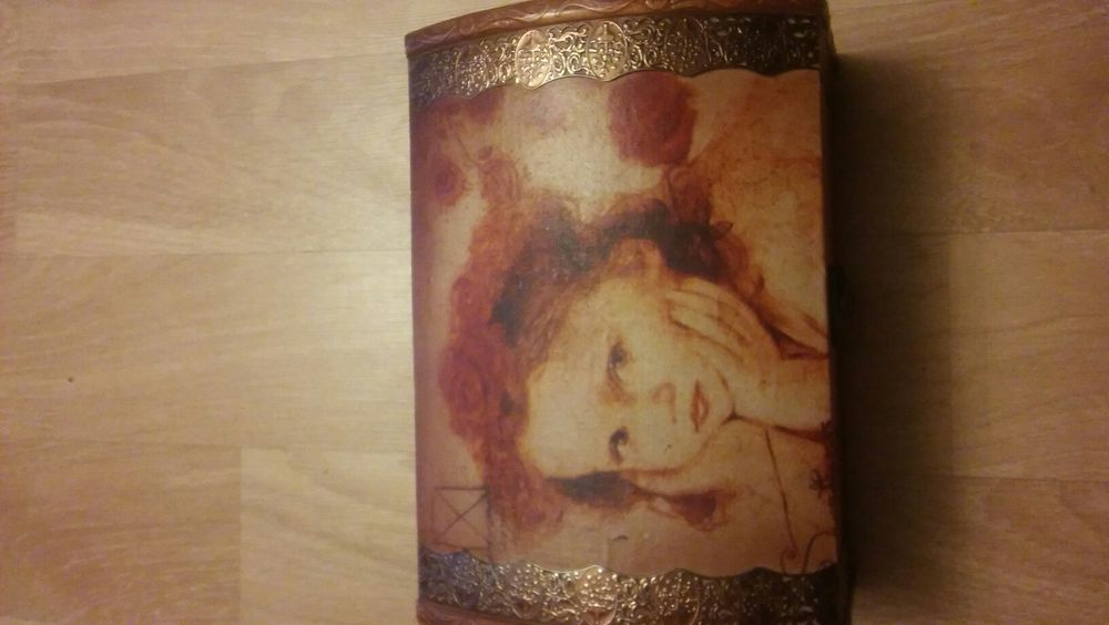 Drewniane pudełko na skarby