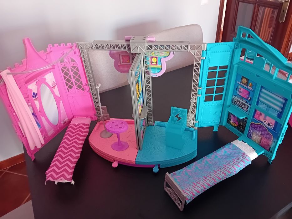 Cozinha, supermercado e palco da Barbie